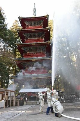 五重塔前で行われた放水訓練