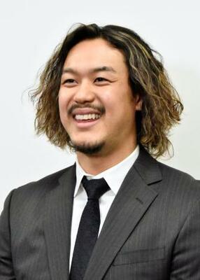 契約交渉に臨み取材に応じる西武の高橋光成投手=28日、埼玉県所沢市