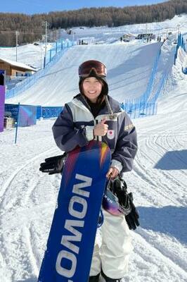 　スロープスタイルのテスト滑走に参加した村瀬心椛＝１２日、リビーニョ（共同）