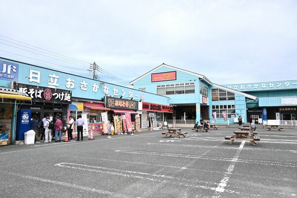 スイーツやラーメンの専門店も軒を連ねる日立おさかなセンター