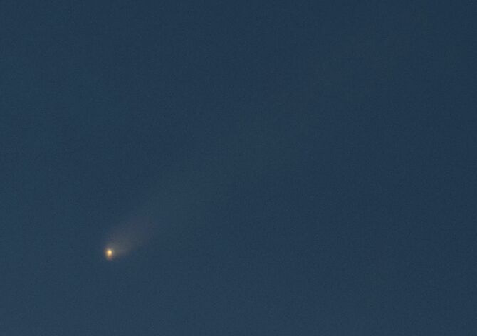 紫金山・アトラス彗星＝26日午前４時44分、北山さん提供