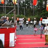 輪になって踊ろう！　「町内唯一の盆踊り」盛況　茂木の高雄神社