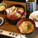 口に運ぶのが楽しいネタたくさん　ちらし寿司ランチ　寿司正（上三川）