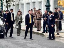 タイのタクシン元首相、収監へ