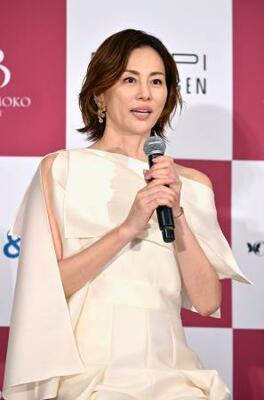 報告会に登場した米倉涼子=東京都港区