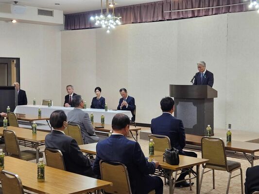 福田知事が知事選に関して現段階の意向を説明した会合＝20日午後、宇都宮市