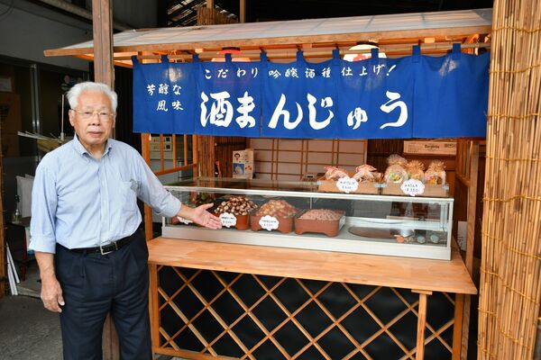 工場の直売所と小林社長