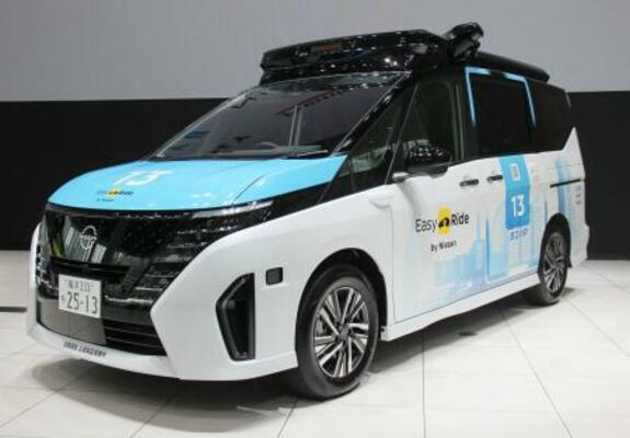 　日産自動車が横浜市の実証実験で使う自動運転車両＝３日午後、横浜市