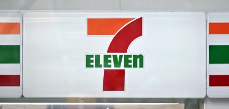 　セブン―イレブンの看板