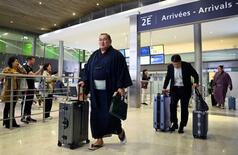 豊昇龍、パリ到着に笑顔