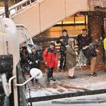 交通直撃の雪に募る不安　県内でスリップ事故多発　駆け込みでタイヤ交換も
