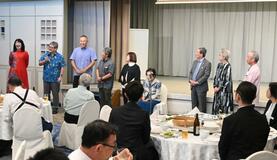 前夜に交流、絆強める