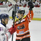 バックス・エース古橋、復調の４得点　神戸に大勝で５連勝　アイスホッケーアジアリーグ