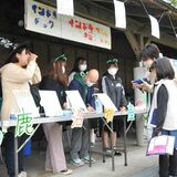 集大成の「やんぐ祭」盛況　鹿沼の高校生グループ「かえる組」　グルメやゲームで市の魅力ＰＲ