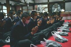 「甲子園へ気合全員で校歌を」