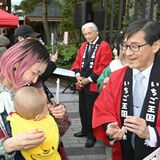 渋谷でとちあいか無料配布　500個が5分で終了、若者行列　知事やタレントが栃木のイ…