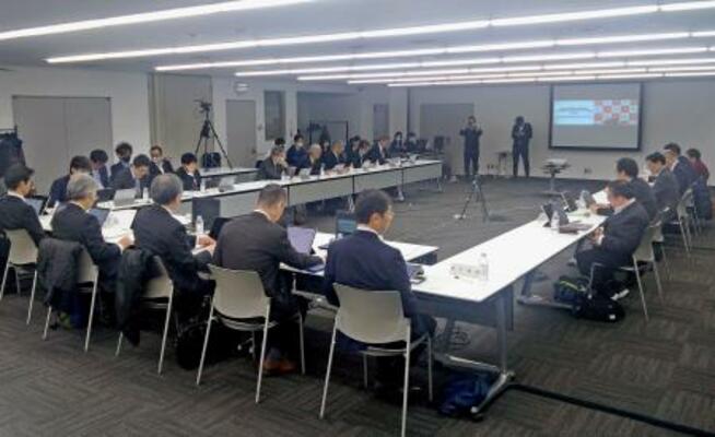 　医療保険制度改革を大筋でまとめた厚労省の社会保障審議会部会＝２５日午前、東京都港区