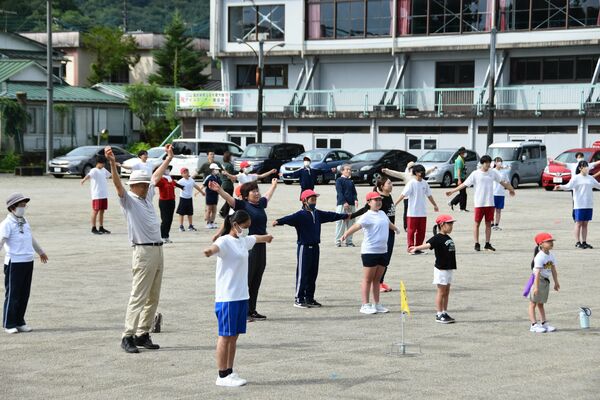 魅力づくりの一環で行われている日光明峰高の「朝活」＝13日午前、日光市久次良町