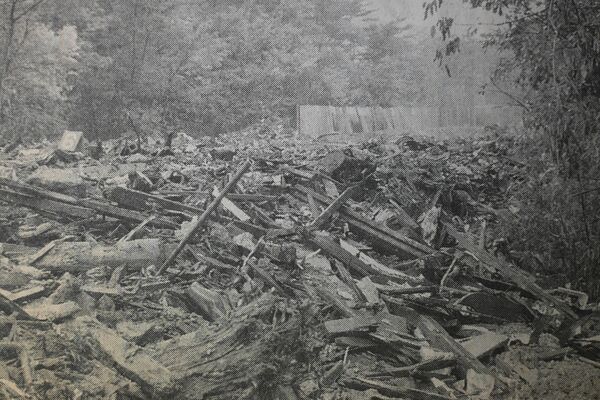 産業廃棄物が大量に不法投棄された当時の那珂川町（旧馬頭町）北沢地区の現場＝1991年1月