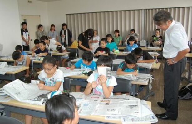 スクラップ方法学ぶ　下野市内の小中学生ら