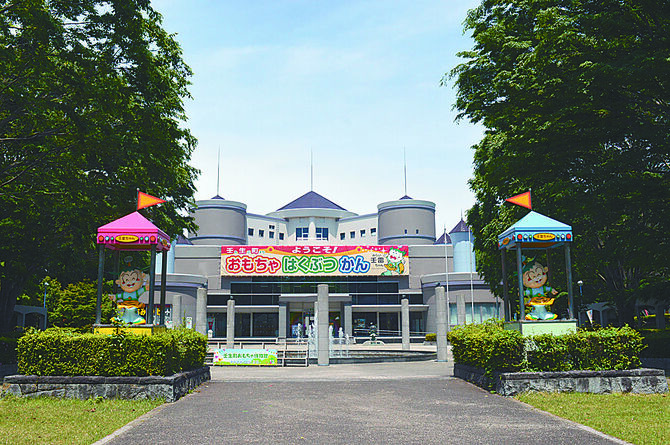 広大な公園の中にあるおもちゃ博物館