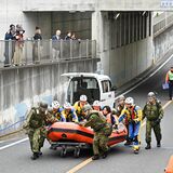 アンダー冠水に備え陸自など62人が合同訓練 過去の事故教訓に