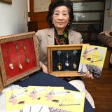 スプーンで世界を巡る　栃木の村上さんがエッセー集出版　旅して集めた個性豊かな100本を収録