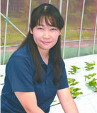野瀧 遥加さん  28歳　/　女性に向いているイチゴづくり