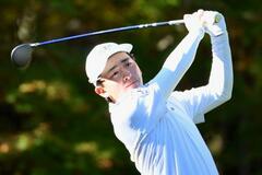 男子ゴルフ、金子駆大が首位