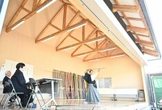 東中弓道場が完成　鹿沼　ＯＢが矢渡しの儀