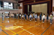 校長制作の合唱曲を披露　足利