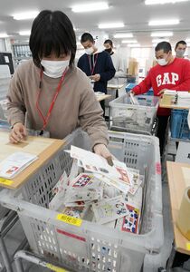 年賀状仕分け大忙し