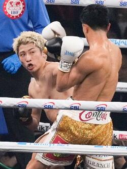 井上尚が中谷潤人を下して防衛