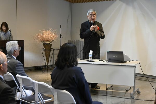 ミニトークで設計時の思いなどを語る隈さん