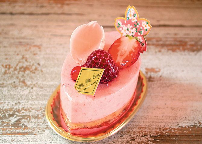 桜の風味をフランボワーズの酸味が引き立てます