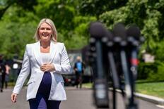 米大統領報道官が産休へ