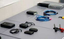 ランクル窃盗疑い、３人逮捕