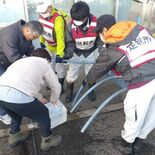被災地での給水支援活動を市長に報告　足利市上下水道部職員　里山空港の受…