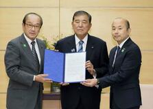 首相、核禁会議に慎重姿勢