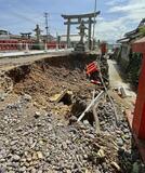宗像大社欄干 大雨で崩れる