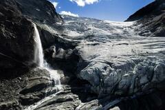 スイス氷河の体積、年に３％消失
