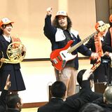 「サンボマスター」ベース近藤さん、母校石橋高にサプライズ登場　甲子園応援の感謝伝える