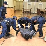 「警戒の空白」なくせ　大田原署がＧ７控え不審者対処訓練【動画】