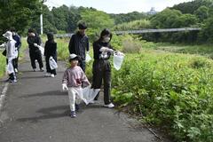 「信用金庫の日」控え河川を清掃