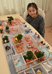 小学生が宇都宮動物園のジオラマ製作