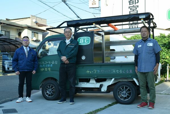 チョークで文字や絵を書くことができる貸し出し用の車両＝宇都宮市