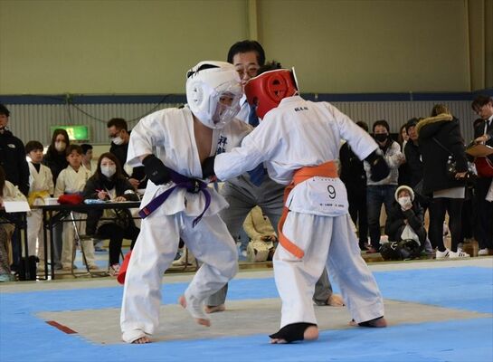 熱戦を展開する選手たち