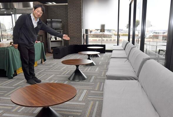 開放的な空間に一新されたロビー