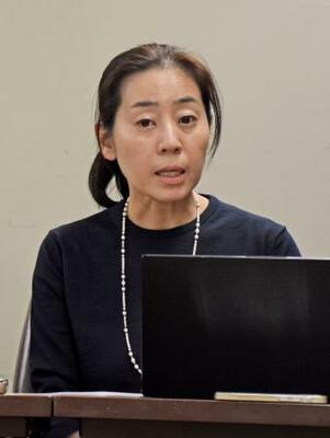 　申し立て後に記者会見する代理人の橘高真佐美弁護士＝２３日午前、東京・霞が関の司法記者クラブ