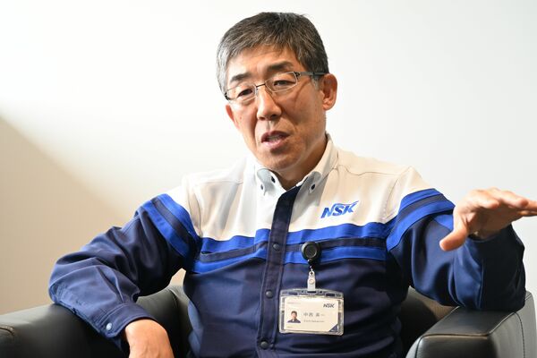 海外の販売拠点の強化などについて語る中西社長＝22日午後、鹿沼市
